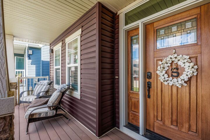 Property Photo:  1213 Hillcrest Manor Estates  AB T1P 0B9 