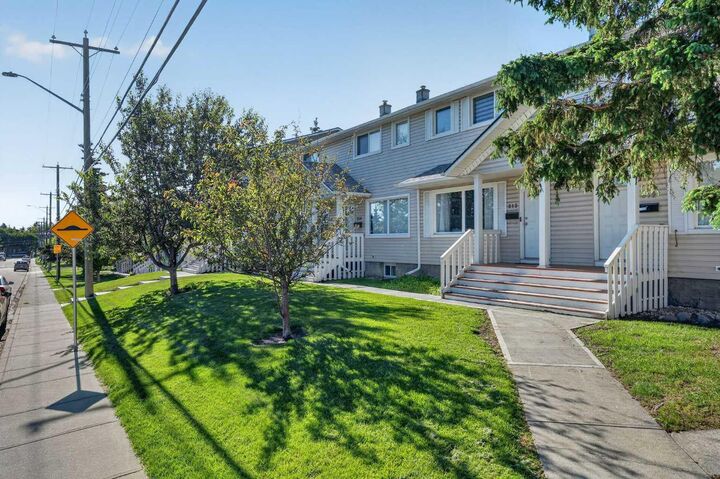 Property Photo:  513 Killarney Glen Court SW  AB T3E 7H4 