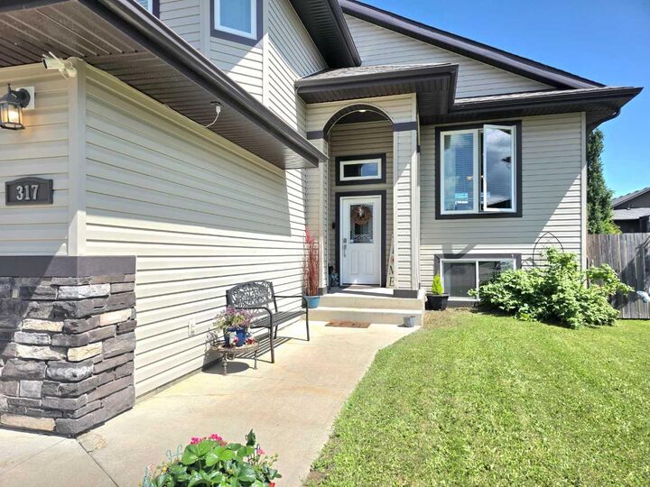 Property Photo:  317 12 Street SE  AB T0G 2A3 