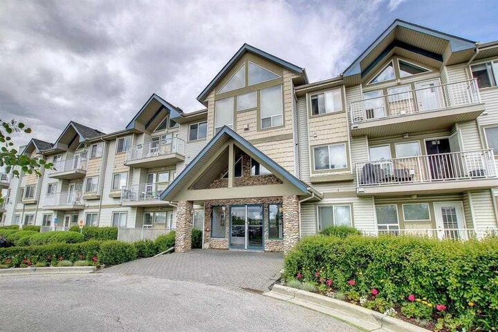 Property Photo:  7 Harvest Gold Manor NE 212  AB T3K 4Y3 