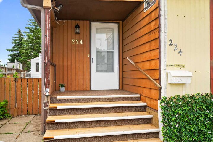 Property Photo:  224 Huntwell Road NE  AB T2K 5S9 
