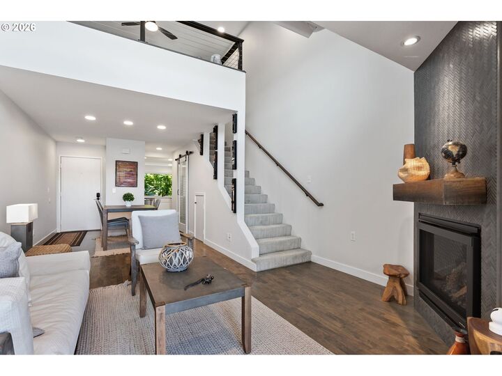 Property Photo: 118 N Hayden Bay Dr OR 97217