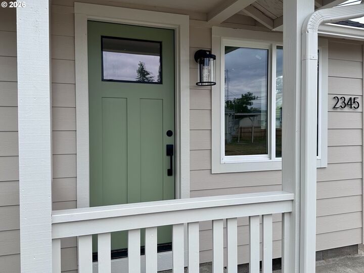 Property Photo:  2345 F St  OR 97477 