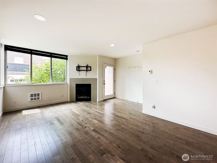 Property Photo:  4812  Linden Avenue N  WA 98103 