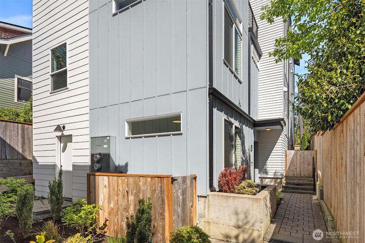 Property Photo:  1802  38th Avenue  WA 98122 