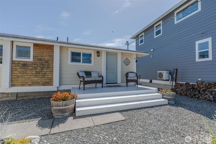 Property Photo:  4182  Saltspring Drive  WA 98248 