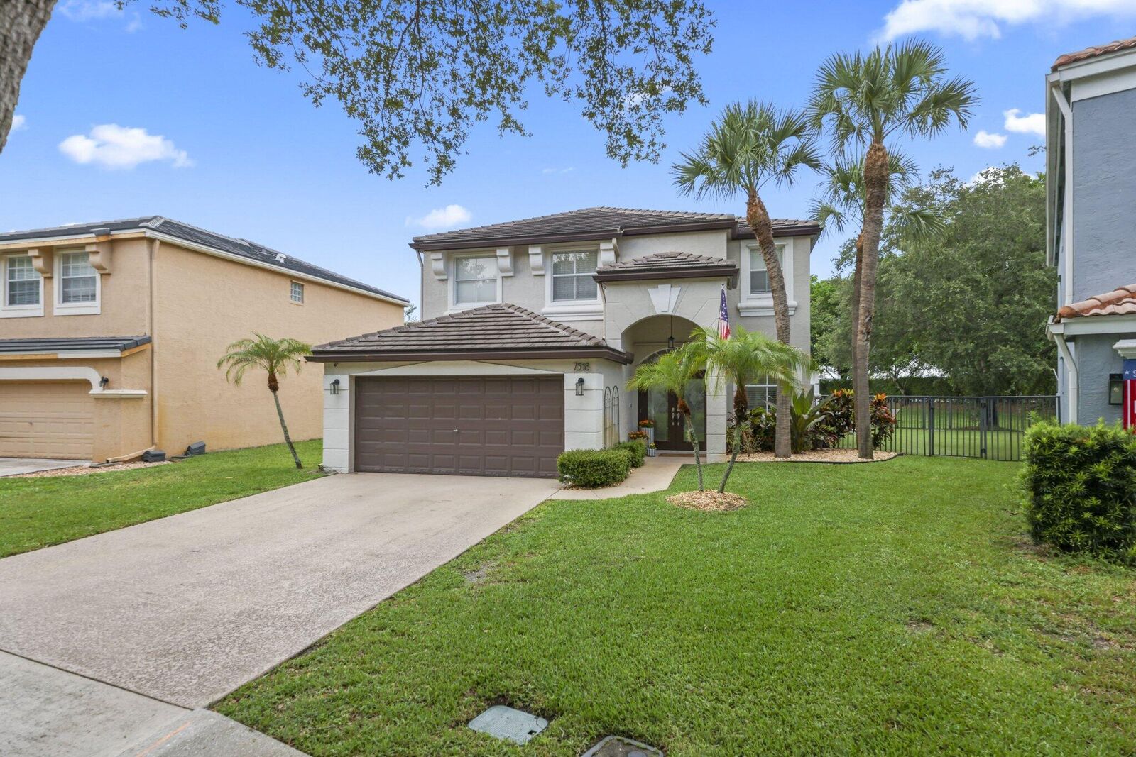 Property Photo:  7518 Oak Grove Circle  FL 33467 