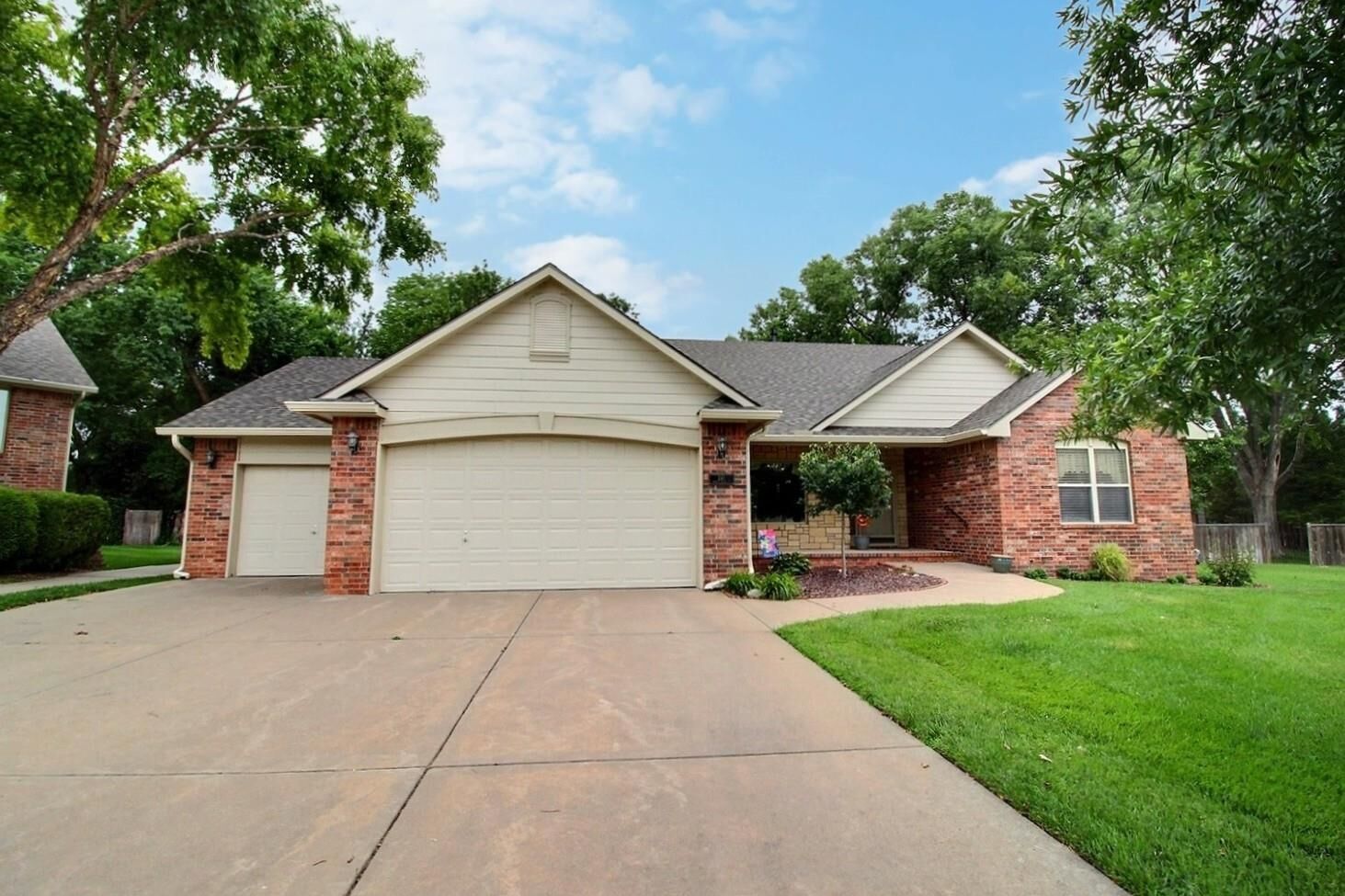 Property Photo:  241 S Maple Dunes Ct  KS 67235 