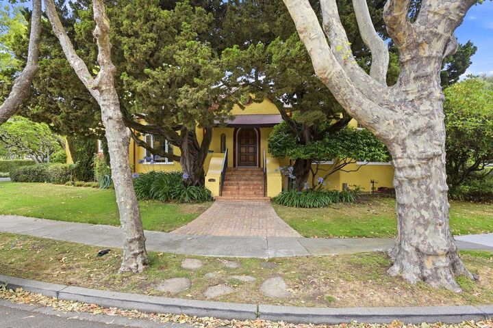 Property Photo:  1524 Arc Way  CA 94010 