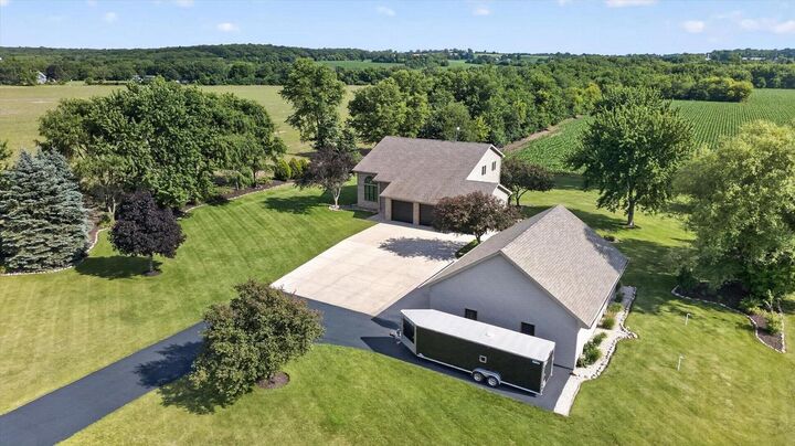 Property Photo:  5542 E L T Townline Road  WI 53511 