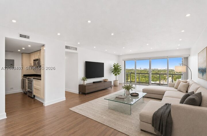 Property Photo: 2451 Brickell Ave Phl FL 33129
