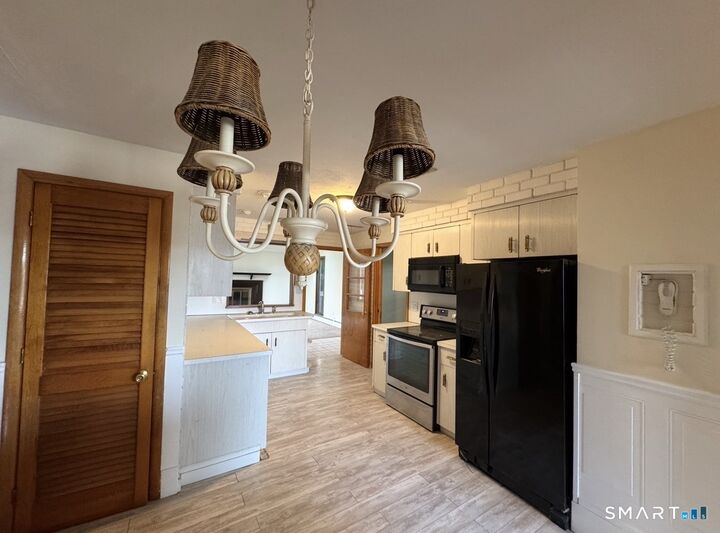 Property Photo: 460 Congress Avenue 2 CT 06708