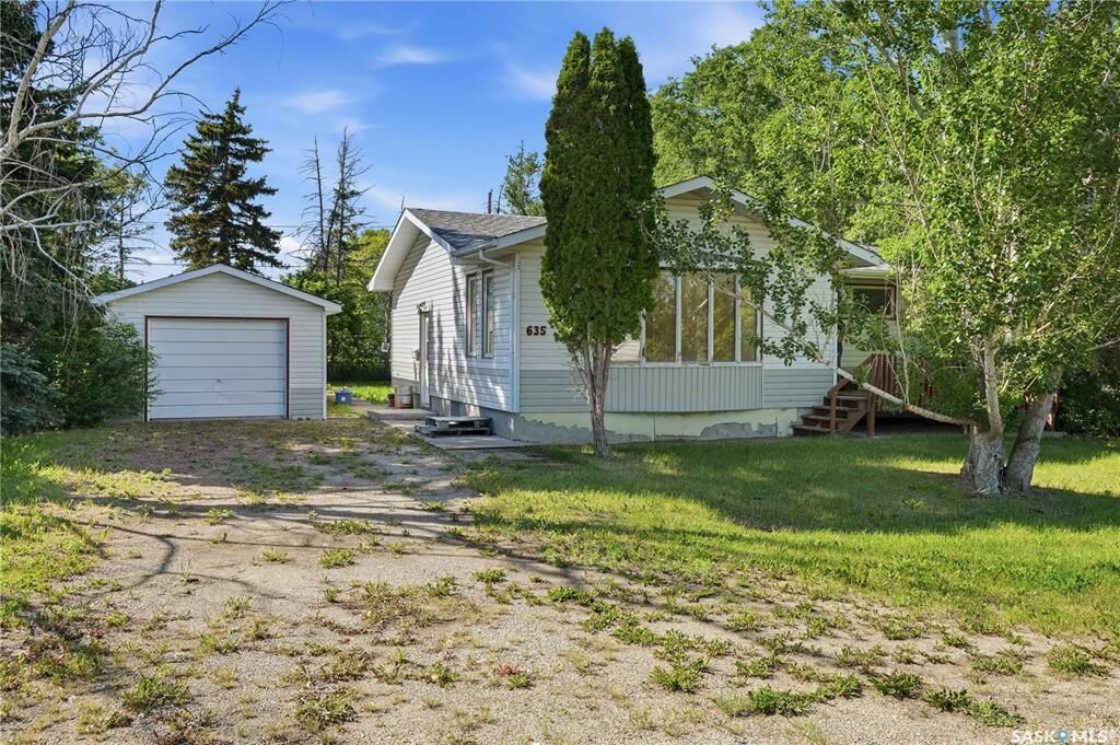 Property Photo:  635 Gardiner Street  SK S0G 2H0 