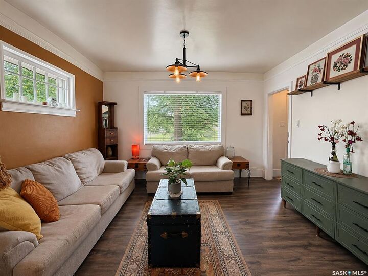 Property Photo:  684 8th Street E  SK S6V 0W7 