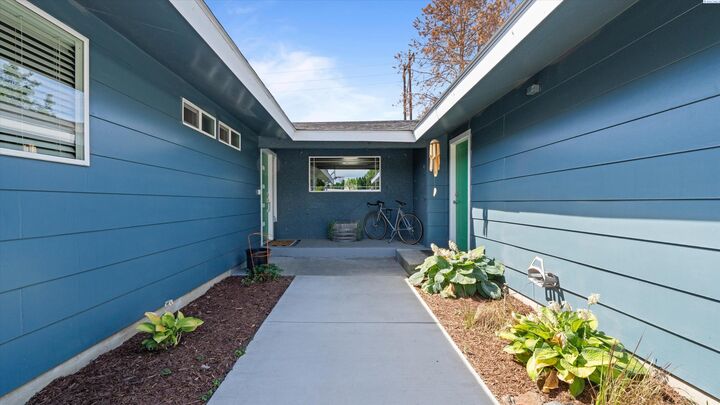 Property Photo: 435 W 20th Ave WA 99337