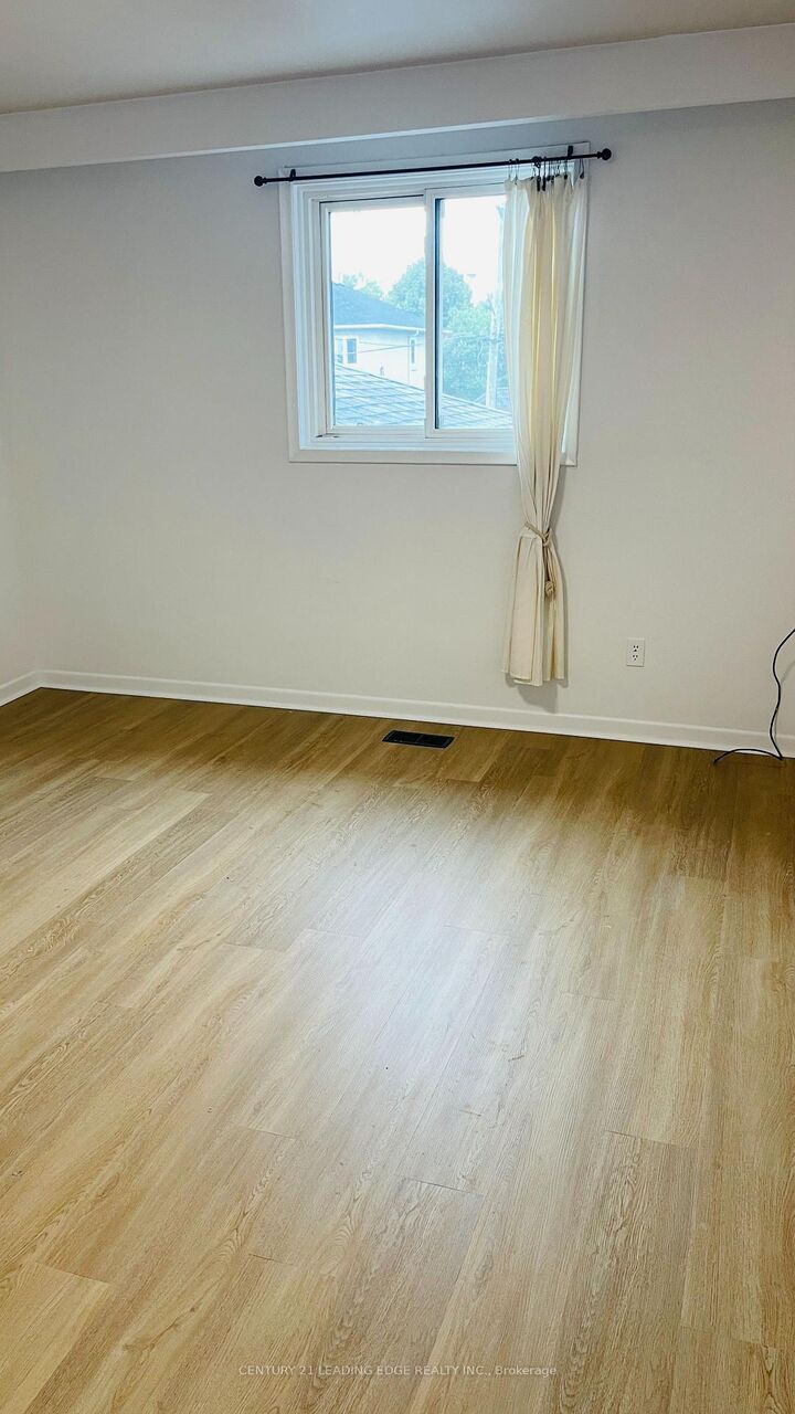 Property Photo:  56 Jeavons Avenue Second Flr  ON M1K 1T2 