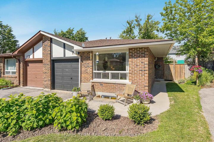 Photo de la propriété:  21 Maplehurst Crescent  ON L4M 4X1 