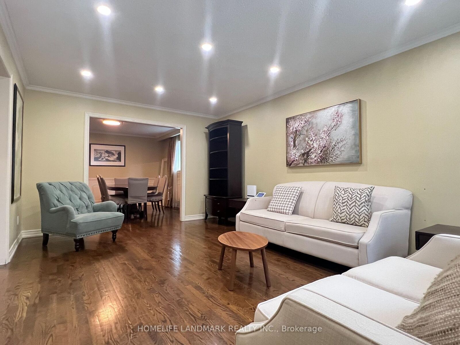 Property Photo:  84 Abbeywood Trail  ON M3B 3B5 