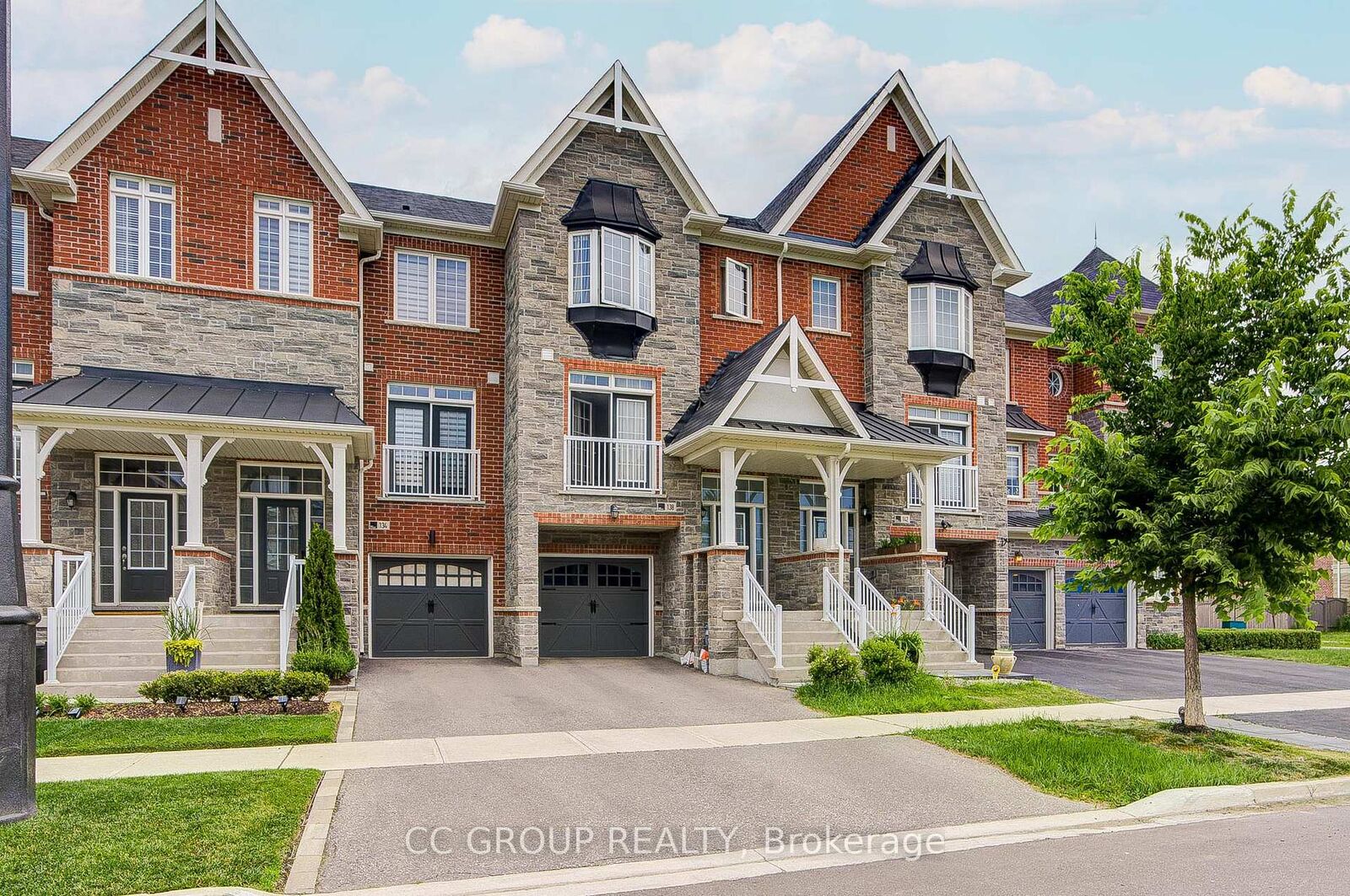 Property Photo: 138 Farooq Boulevard S ON L4H 4S1