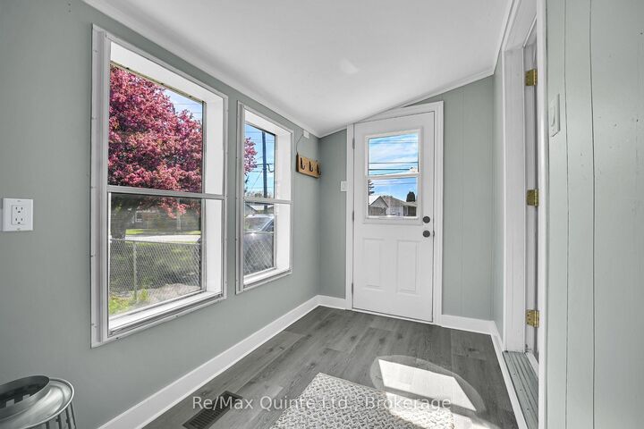 Property Photo:  235 Byron Street  ON K8V 2Z2 