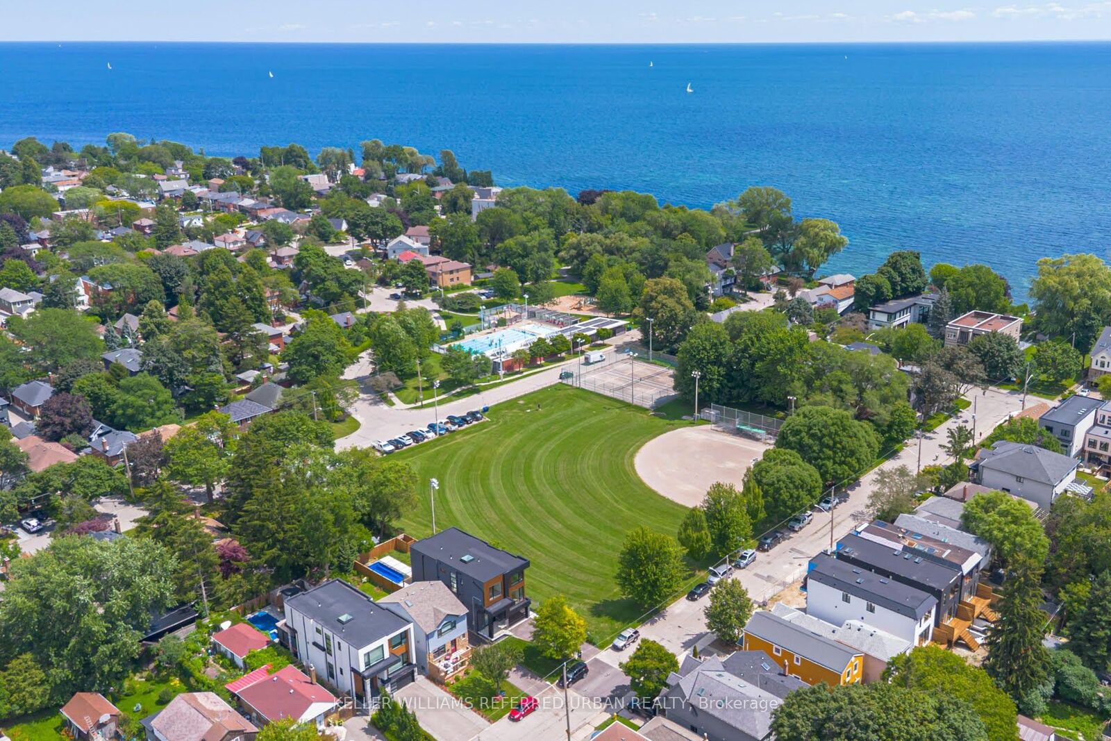 Property Photo: 33 Twelfth Street ON M8V 3G8