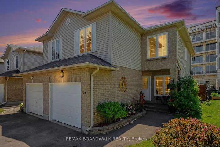 38 Roger Crescent — photo 1