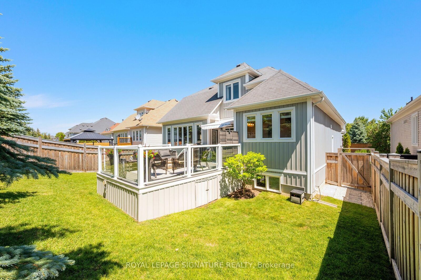 Property Photo: 20 Starboard Circle ON L9Z 0E9