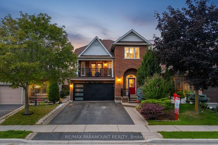 19 River Rock Crescent — photo 1