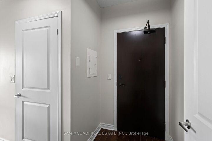 Property Photo: 385 Prince Of Wales Drive 1611 ON L5B 0C6