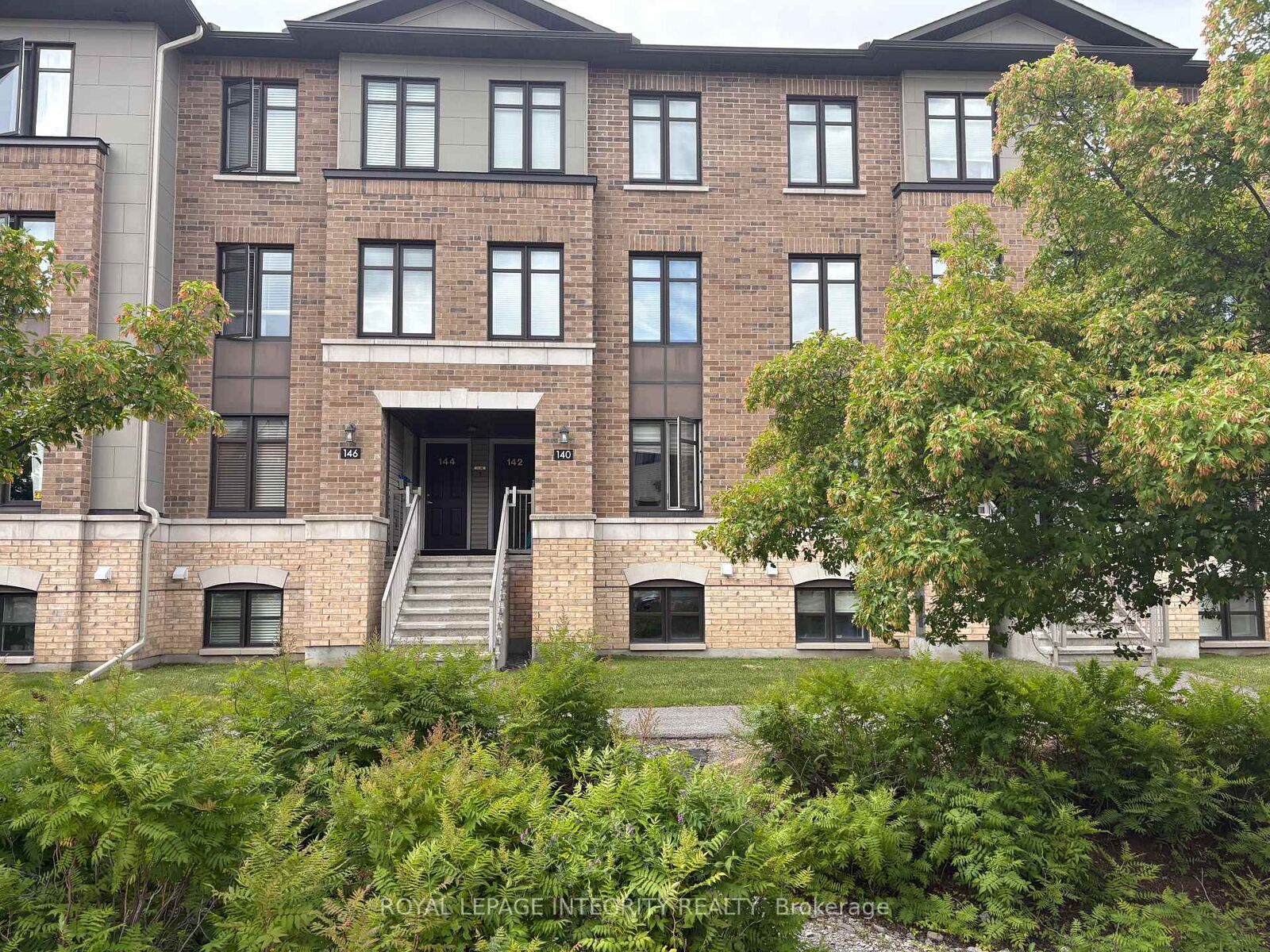 Property Photo:  140 Bluestone Private  ON K4A 0X7 