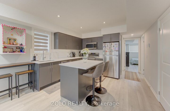 Property Photo:  235 Chapel Hill Drive 14  ON N2R 0S4 