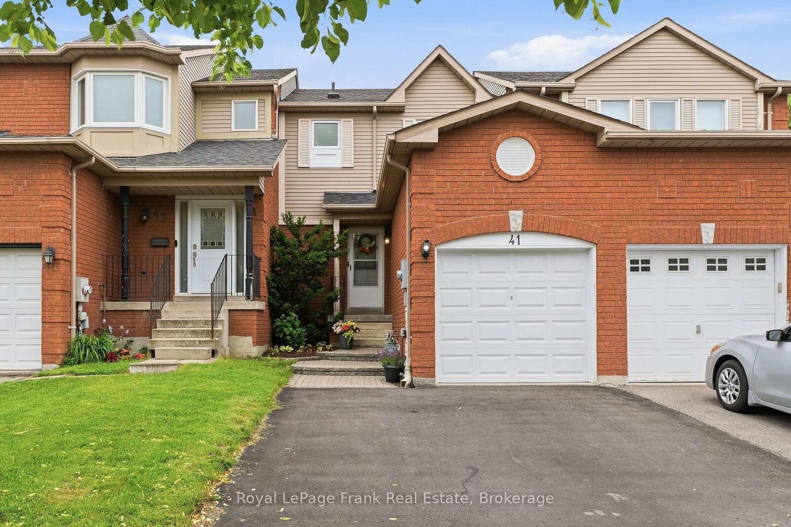 Photo de la propriété:  41 Landerville Lane  ON L1C 4W8 