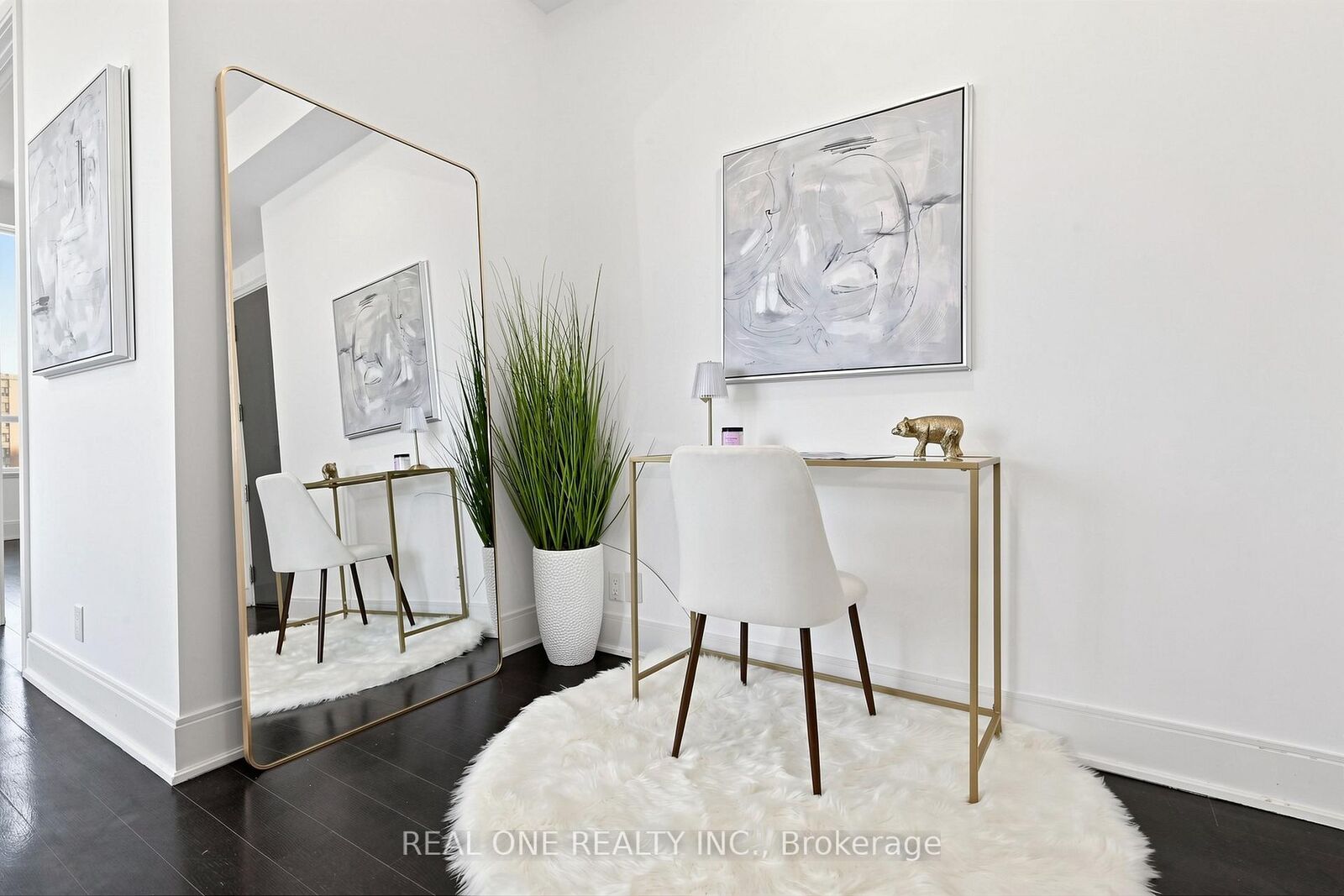 Property Photo:  21 Balmuto Street 1603  ON M4Y 1W4 