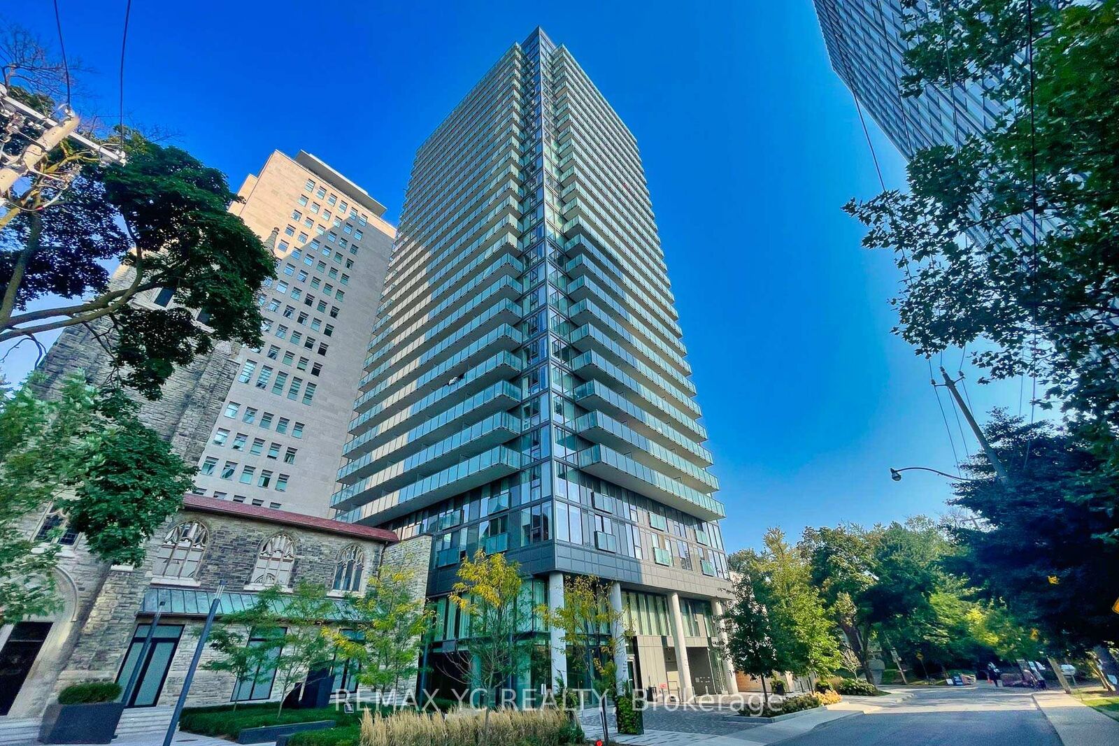 Property Photo:  99 Foxbar Road 1908  ON M4V 0B2 