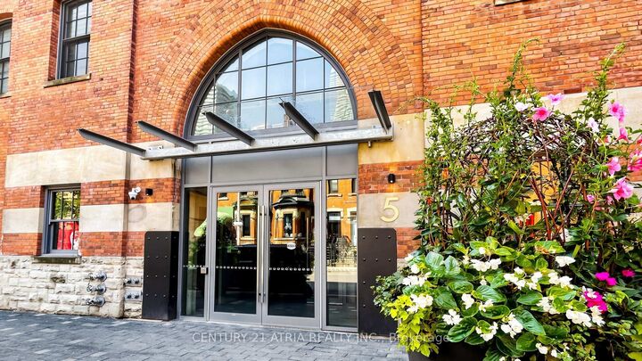 Property Photo:  5 St Joseph Street 3711  ON M4B 0B6 