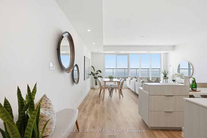 Property Photo: 370 Martha Street 2104 ON L7R 0G9