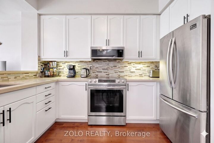 Property Photo: 87 Nottingham Drive ON L4S 2A1