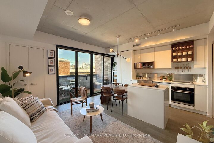 383 Sorauren Avenue 313 — photo 1