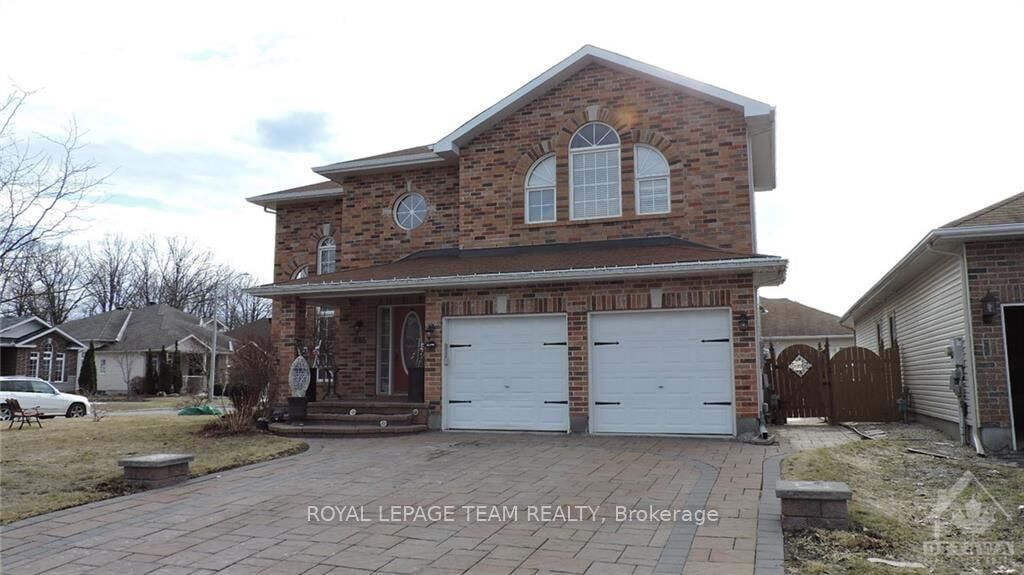 Property Photo:  685 Everlasting Crescent B  ON K4A 0K4 