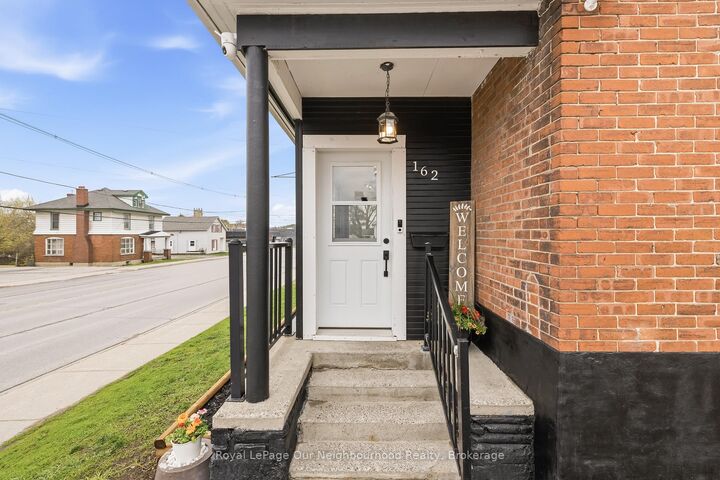 Property Photo: 162 Dundas Street E ON K8V 1L4