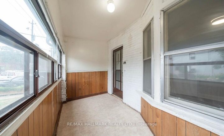 Photo de la propriété:  291 Wallace Avenue  ON M6P 3N2 