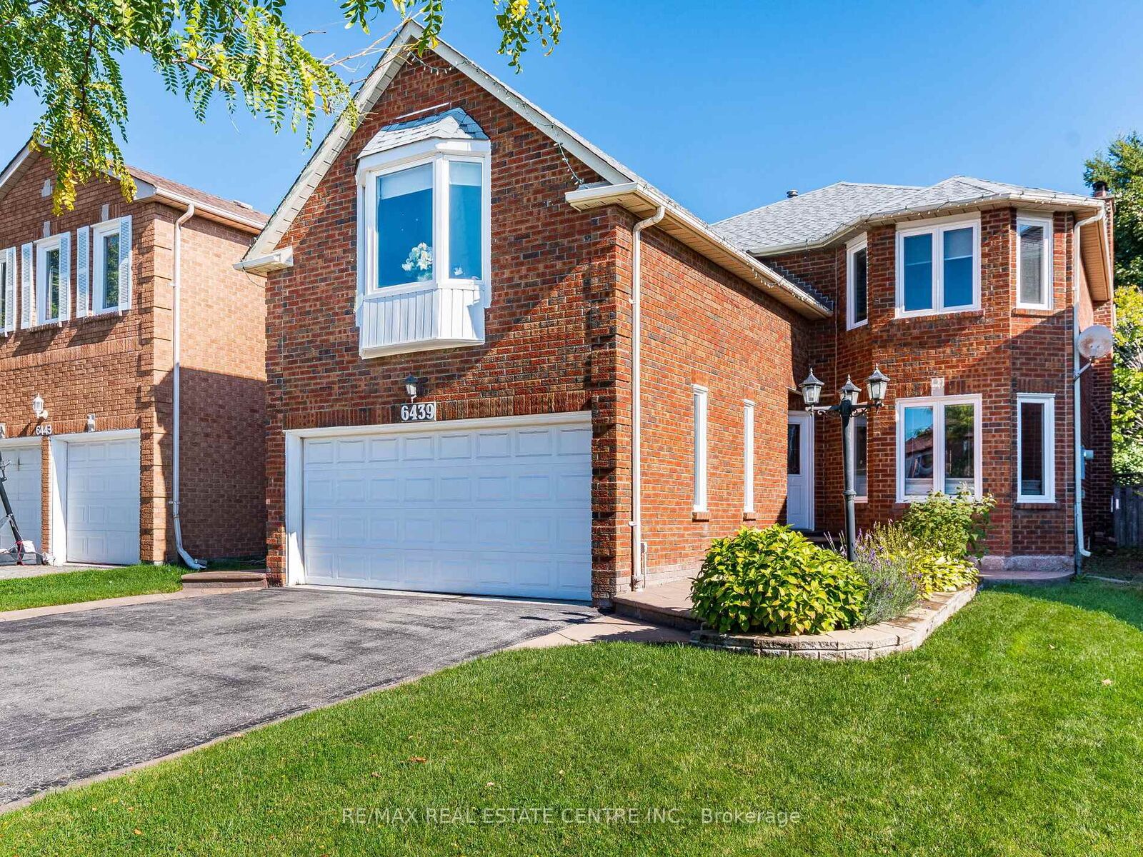 Property Photo: 6439 Osprey Boulevard ON L5N 6E4
