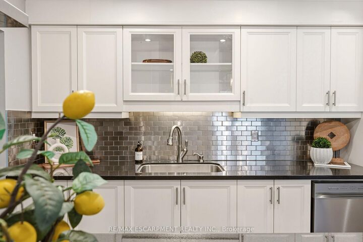 Property Photo:  2353 Middlesmoor Crescent  ON L7P 3X4 
