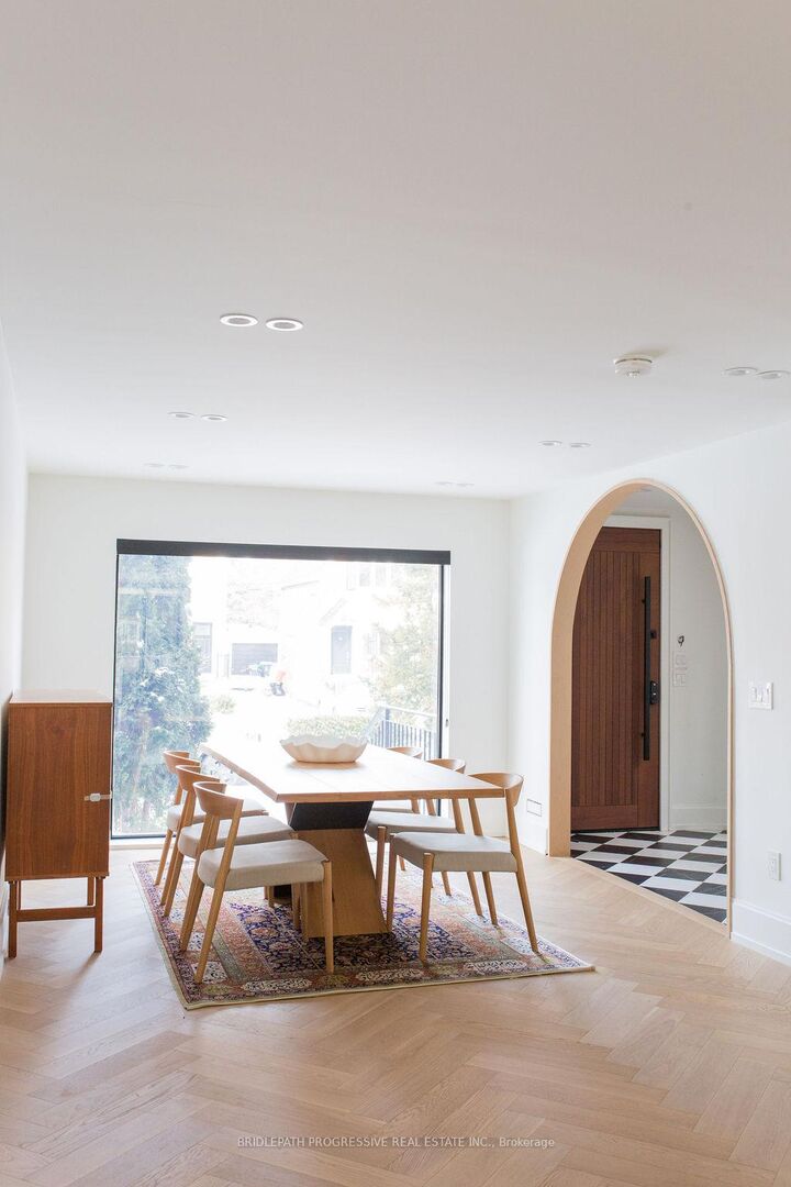 Property Photo:  127 Glenvale Boulevard  ON M4G 2W1 