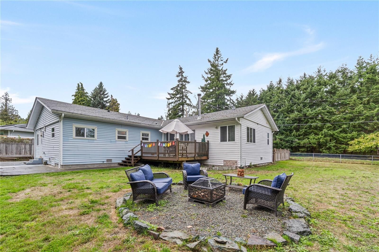 Property Photo:  450 Aurora St  BC V9P 1L3 
