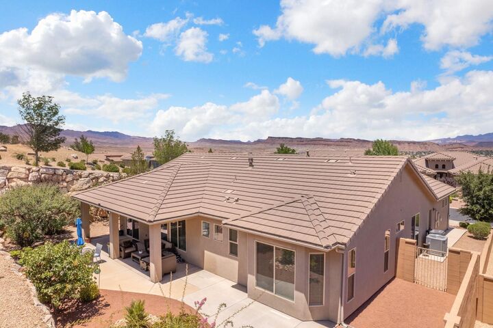 Property Photo: 1587 W Whitestone Dr UT 84790