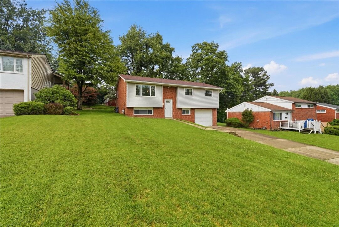 Property Photo:  408 Hazelnut Dr  PA 15146 