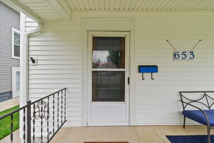Property Photo:  653 N Main Street  OH 43311 