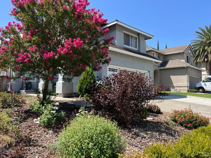 Property Photo: 406 Rolling Oak Drive CA 95688
