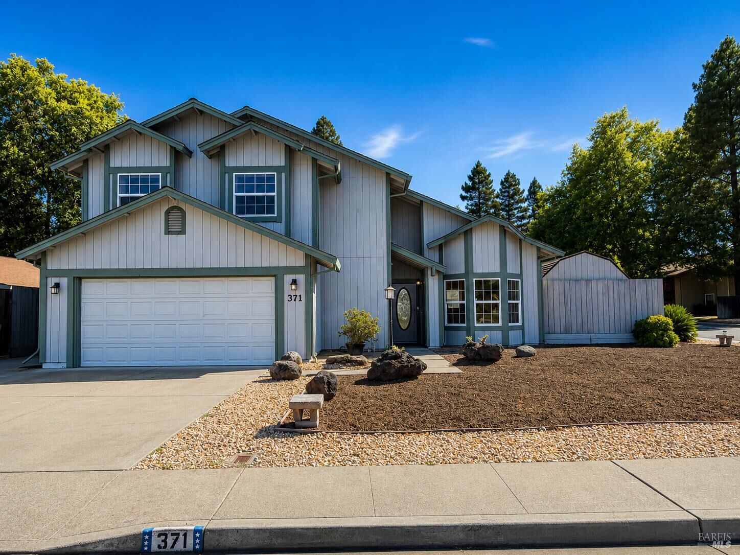 Property Photo: 371 Woodstock Circle CA 95687